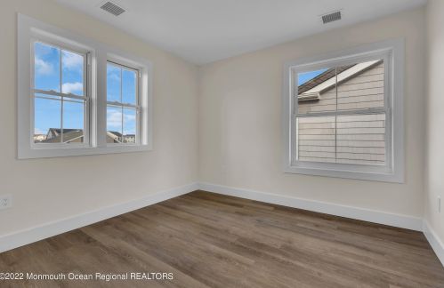 1217 Niihau Dr, Lacey NJ  08731-4702 exterior