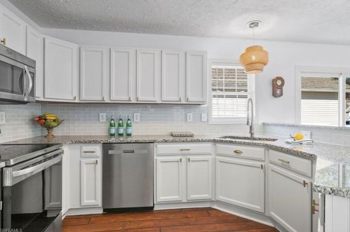 394 Leawood Cir, Naples, FL 34104-4134