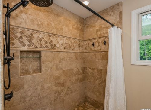 37 Kivy St, Huntington Station NY  11746-2044 exterior