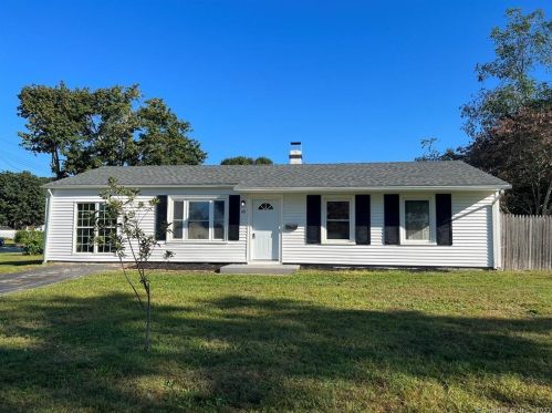 40 Indian Field Rd, Groton, CT 06340-4316