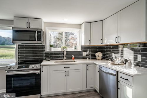 160 Metka Rd, Collegeville PA  19473-1632 exterior