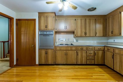 45 Schaller Rd, Manchester, CT 06042-2851