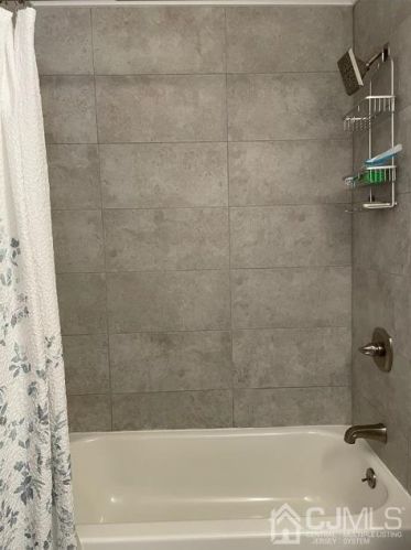 188 Applegate Ln, East Brunswick NJ  08816-5017 exterior