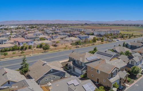 1345 Dolcetto Ln, Santa Maria CA  93458-6326 exterior