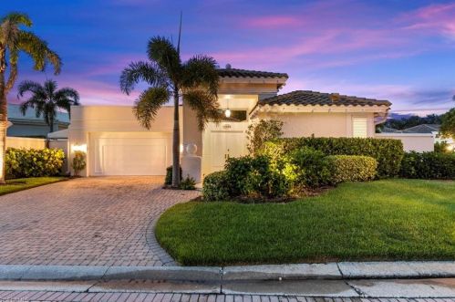 7923 Grand Bay Dr, Naples, FL 34108-7556