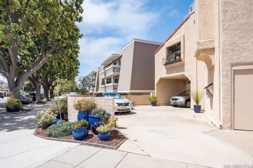 502 Palm Ave, San Diego CA  92118-1756 exterior