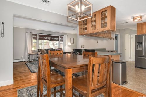 43 Ridgewood St, Elwood NY  11731-1613 exterior