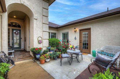 9701 Freeport Dr, Denton, TX 76207-5692