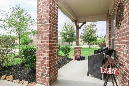 3318 Trail Hollow Dr, Pearland, TX 77584-3692