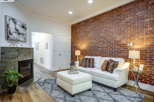 321 Castro St, Oakland, CA 94607-3027