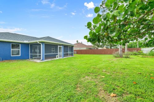 462 Mainsail St, Fort Pierce FL  34983-1265 exterior