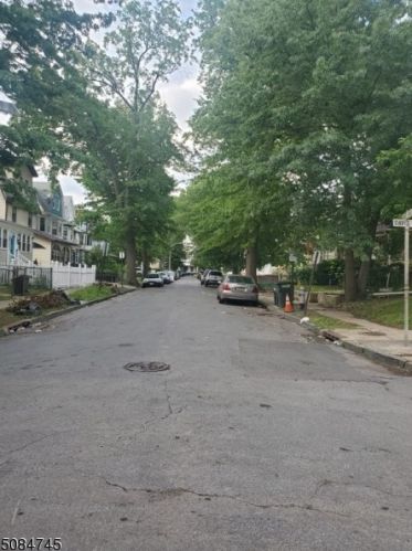 6 Davis Ave, East Orange, NJ 07017-4306