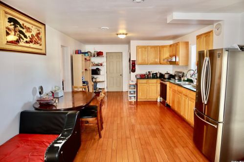 47 Central Ave, East Quogue, NY 11942-4114
