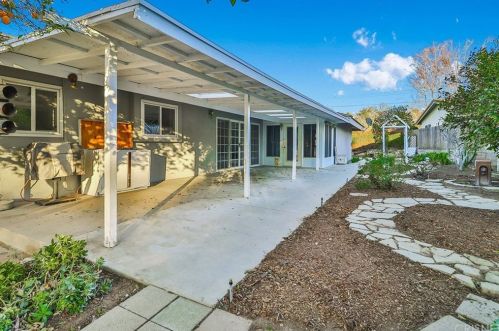 1229 Carmel Dr, Simi Valley CA 93065-4118 exterior