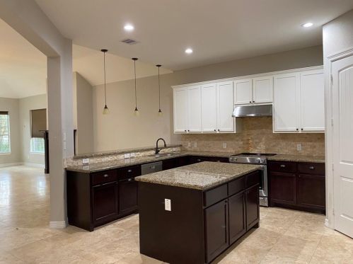 1338 Beech Dr, Conroe TX  77385-9709 exterior