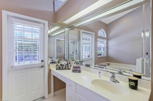 1812 Piccadilly Circus, Naples FL 34112-3687 exterior