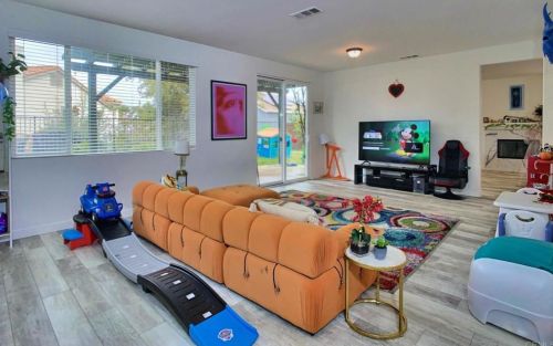 33358 Embassy Ave, Temecula CA  92592-1320 exterior