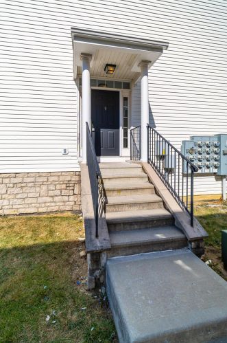 332 Oxford Oak Dr, Blacklick OH  43004-8481 exterior