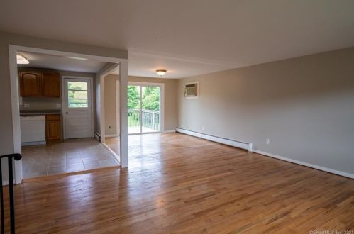 26 Brewer Dr, Bloomfield CT  06002-2010 exterior