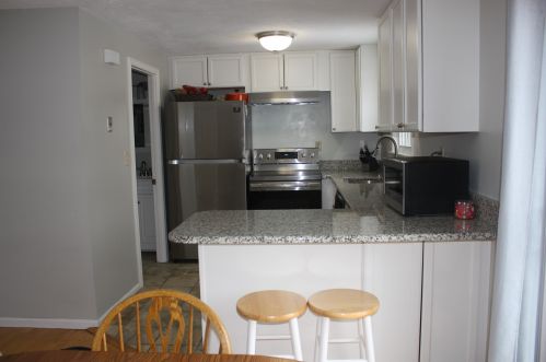 115 Fieldstone Dr, Londonderry NH  03053-2709 exterior