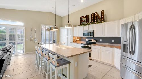 4495 Nightingale Ln, Gilbert, AZ 85298-5326