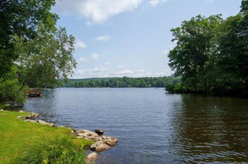 174 Lake Shore Rd, Tompkins Corners, NY 10579-1312