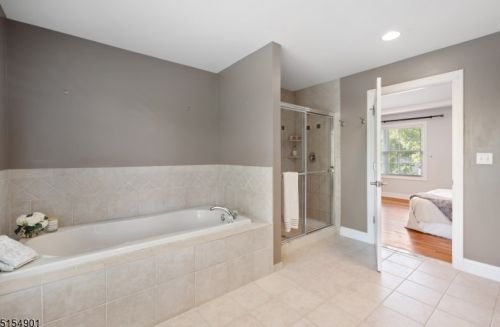 23 Alan Dr, Parsippany NJ  07054-4101 exterior