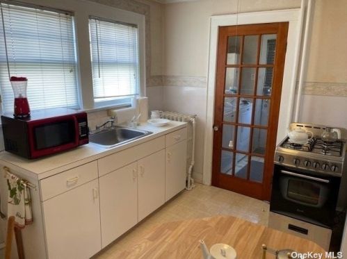 170 Great Neck Rd, Copiague NY  11726-3802 exterior