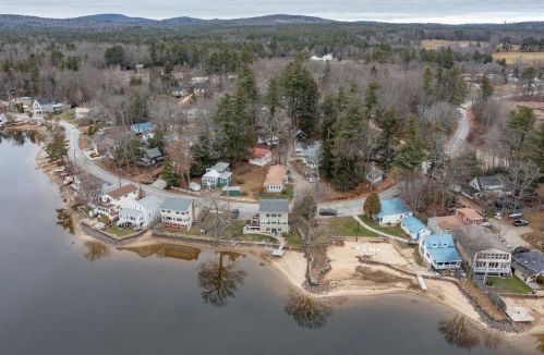 104 Lk Shr Dr, Northwood NH  03261-3707 exterior