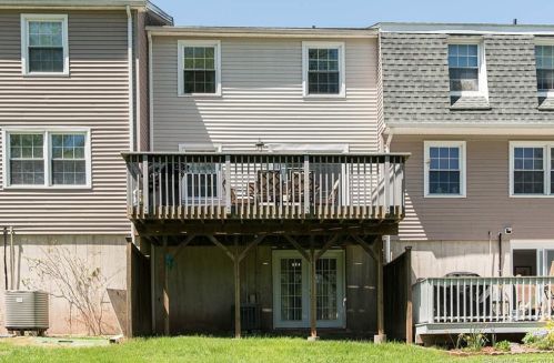 764 Long Hill Rd, Middletown, CT 06457-5073