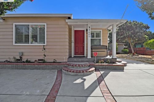 27668 10th St, Hayward, CA 94544-4104