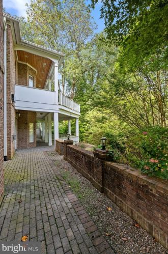 100 Deer Vly Ln, Wilmington DE  19807-1912 exterior