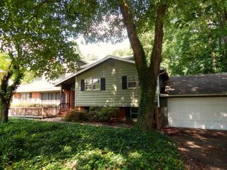 4010 Fremont Dr, Greensboro, NC 27407-7908
