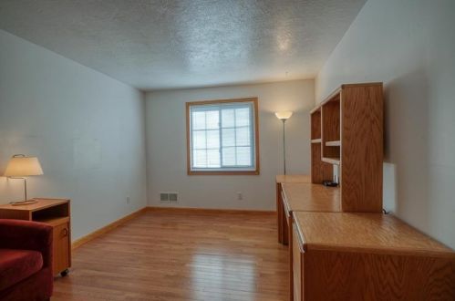 304 Frst Rdg Dr, Pittsburgh PA 15221-4027 exterior