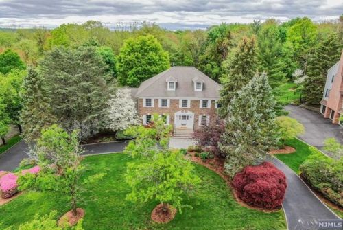 116 Delaware Ln, Franklin Lakes, NJ 07417-2923