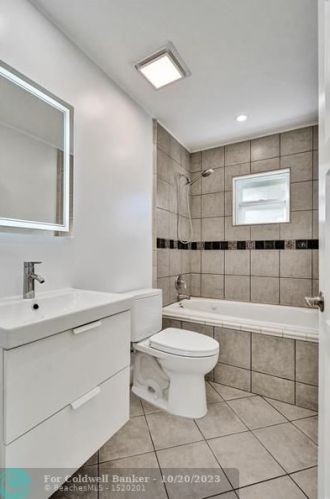 212 2nd Ct, Dania Beach FL  33004-4813 exterior