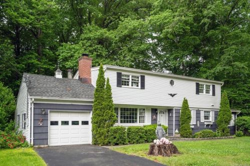 2743 Strang Blvd, Yorktown Hgts, NY 10598-2911