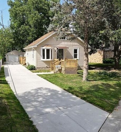 9514 Beloit Rd, Milwaukee WI  53227-4335 exterior