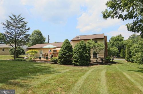 916 Susan Cir, West Enola PA  17025-1830 exterior