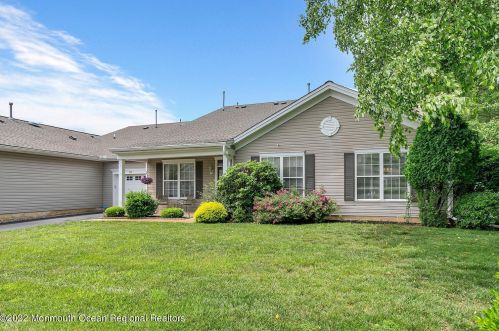 129 Greenlawns Dr, Lakewood, NJ 08701-7356