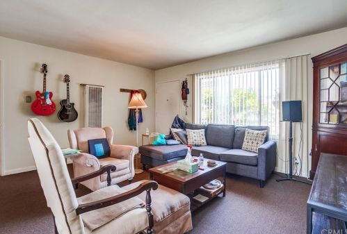 70 Roycroft Ave, Long Beach CA  90814-1822 exterior