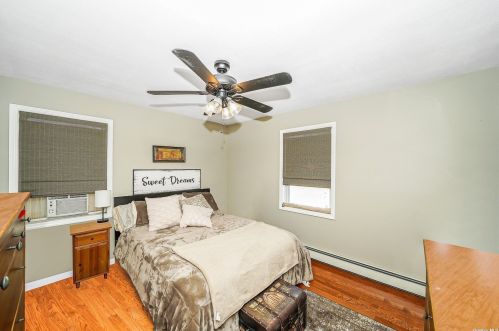 77 Lake St, North Lindenhurst NY  11757-5816 exterior