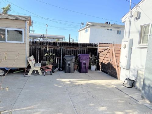5931 Orange Ave, Long Beach CA  90805-3553 exterior