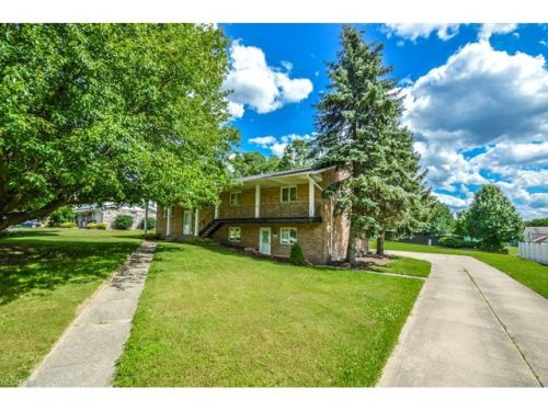 6675 Palmer Dr, Canton, OH 44718-1027