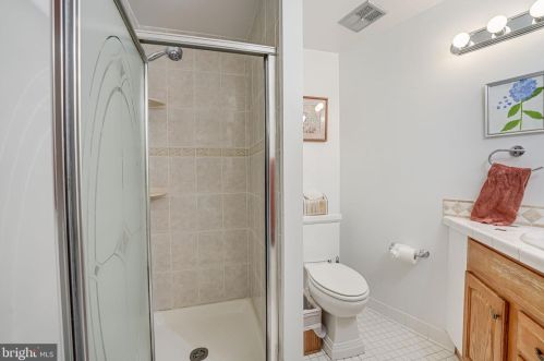 2100 Whisperwood Gln Ln, Herndon VA  20191-4117 exterior