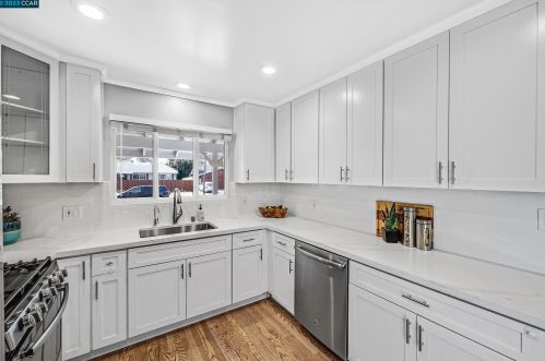 1831 Oakmead Dr, Concord CA 94520-3006 exterior