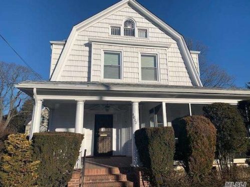 10-22 Bay 24th St, Far Rockaway, NY 11691-1802
