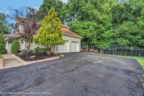 305 Bartley Rd, Jackson Twp NJ  08527-1166 exterior