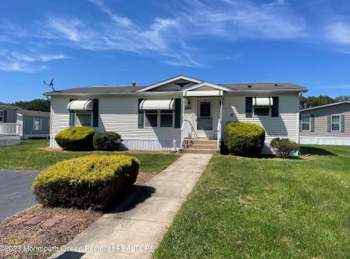 184 Farm Rd, East Freehold, NJ 07728-3407