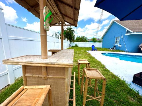 2062 Floresta Dr, Fort Pierce FL  34984-4706 exterior